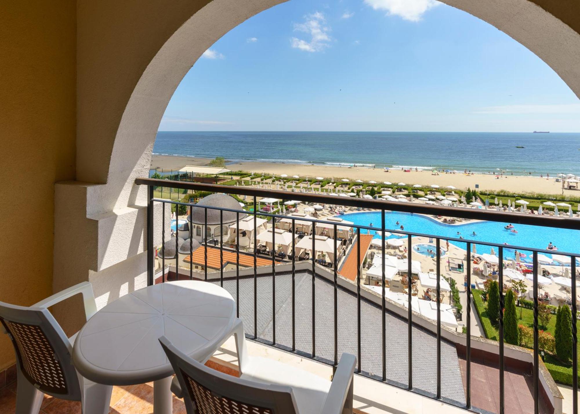 Отель Alua Helios Bay Обзор Экстерьер фото