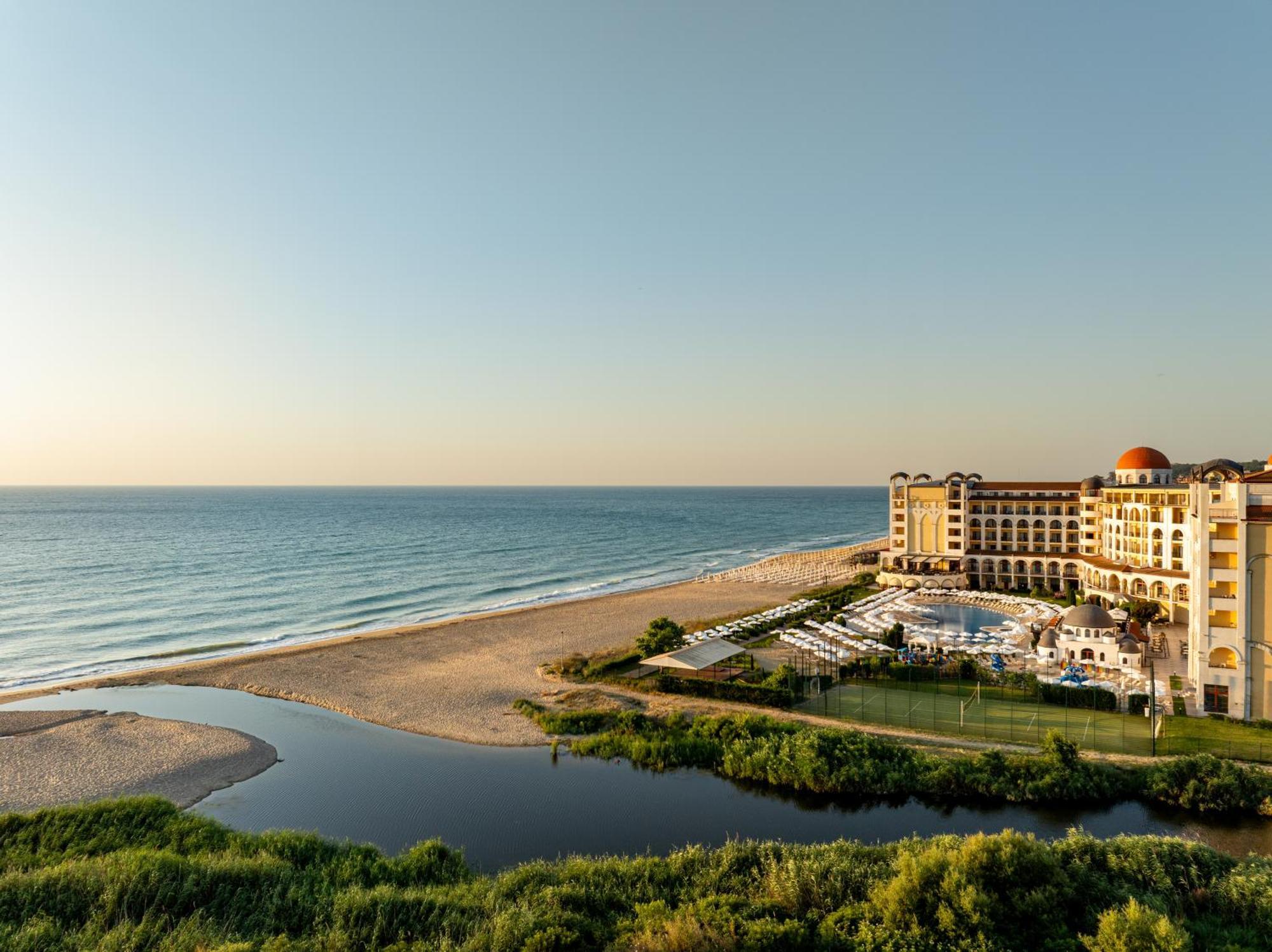 Отель Alua Helios Bay Обзор Экстерьер фото